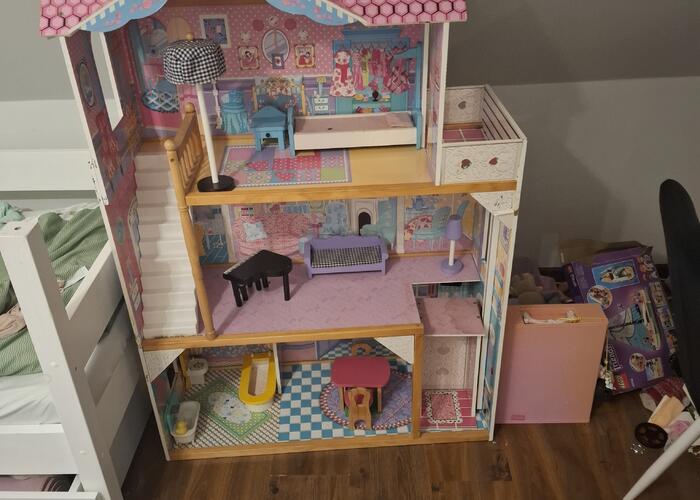 Grajewo ogłoszenia: Sprzedam domek dla lalek z mebelkami. Stan bardzo dobry.