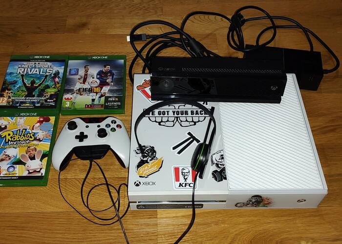 Grajewo ogłoszenia: Sprzedam:

- Xbox one  500 gb
- Kinect
- Pad + słuchawka z...
